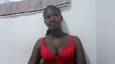 Snapshot of realqueen_ chatting on October 17, 7:06 pm queen online show from October 17, 7:06 pm
