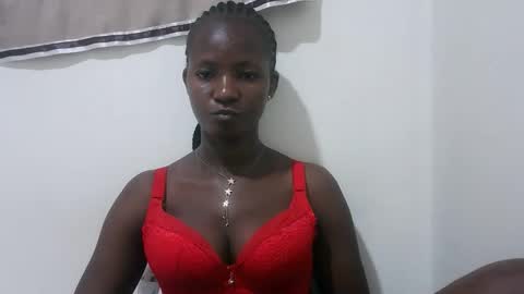 Snapshot of realqueen_ chatting on October 15, 4:53 pm queen online show from October 15, 4:53 pm
