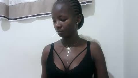 Snapshot of realqueen_ chatting on October 13, 4:15 am queen online show from October 13, 4:15 am