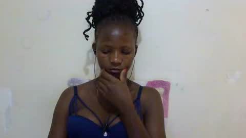 Snapshot of realqueen_ chatting on March 6, 3:35 am queen online show from March 6, 3:35 am