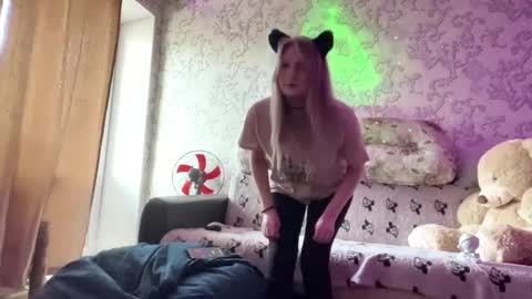 olivia online show from April 3, 10:24 am