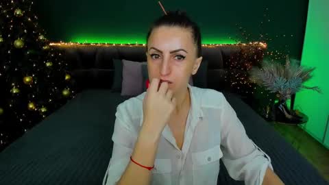 Snapshot of rebecca_diamonds chatting on December 23, 6:44 am rebecca_diamonds online show from December 23, 6:44 am