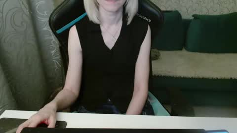 RebesaOlset online show from February 12, 5:05 pm