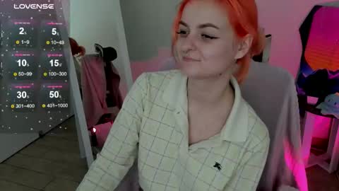 Snapshot of red_bestie_ chatting on September 28, 1:27 pm Bestie online show from September 28, 1:27 pm