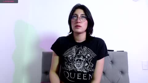 IG   OF red moonn online show from December 18, 10:40 am