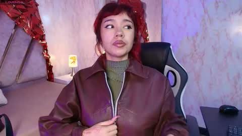 red_pandaa online show from February 24, 3:16 am