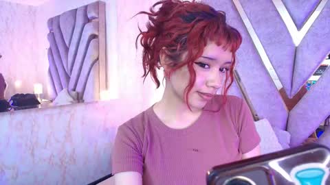 red_pandaa online show from December 4, 3:20 am