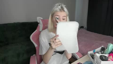 Erika online show from November 26, 6:36 am