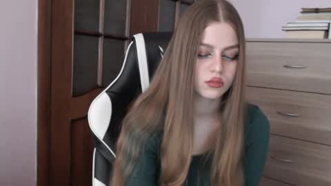 Lily online show from April 15, 2:56 am