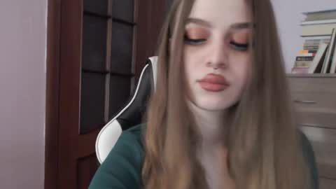 Lily online show from December 16, 2:17 am