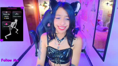 Snapshot of redhotter_ chatting on January 4, 7:55 pm Lili Lopez online show from January 4, 7:55 pm