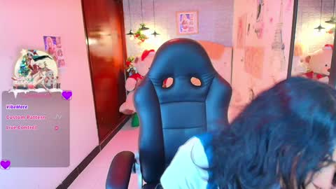 Snapshot of redhotter_ chatting on December 23, 7:41 pm Lili Lopez online show from December 23, 7:41 pm