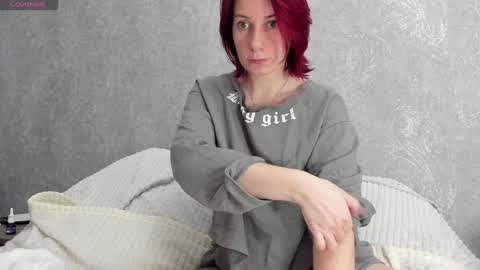 Snapshot of redmelissa chatting on December 17, 12:00 pm Stephanie online show from December 17, 12:00 pm
