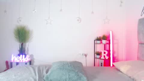 regina1819 online show from February 9, 1:52 am