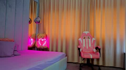 reina cummings online show from November 6, 7:25 am