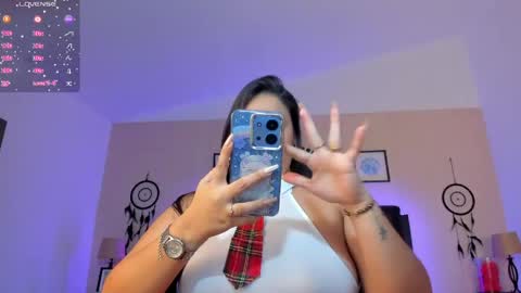 reina_loren online show from May 25, 8:52 pm