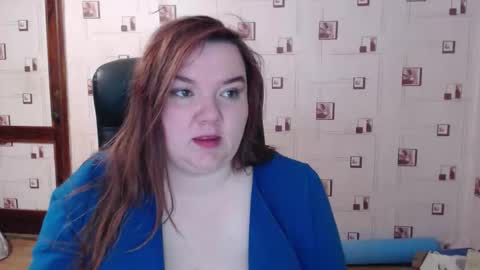 renataoia online show from October 22, 3:39 pm