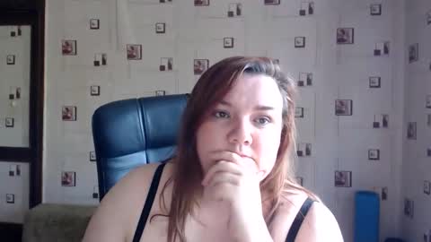 renataoia online show from June 7, 12:45 pm