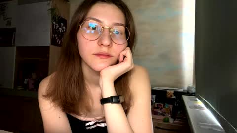 Mia online show from March 30, 1:22 pm