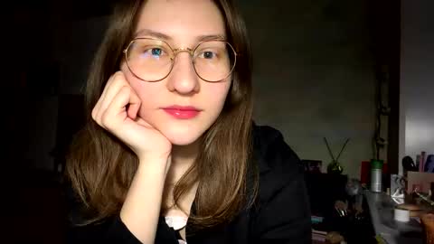 Mia online show from March 17, 4:22 pm