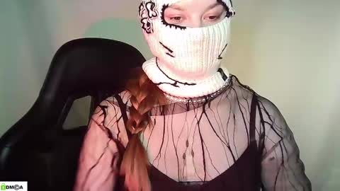 Renesme White Im here from Monday to Friday online show from May 18, 4:07 am