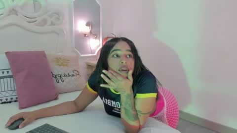 riby  online show from April 12, 7:27 pm