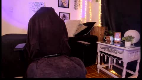 Independent model online show from October 2, 5:56 am