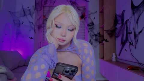 rileymee online show from October 27, 3:29 pm