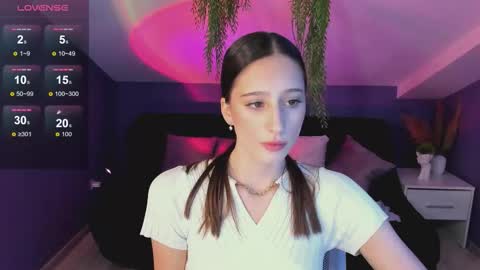 Snapshot of rioestrella chatting on September 18, 2:59 pm Emilia online show from September 18, 2:59 pm