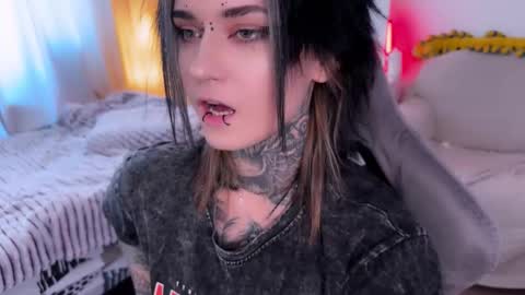   DianaBrite            fansl y online show from March 7, 12:45 pm