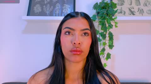 RIRI  online show from March 31, 8:20 pm