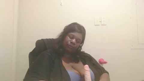 robertswhitney52 online show from November 18, 3:07 am