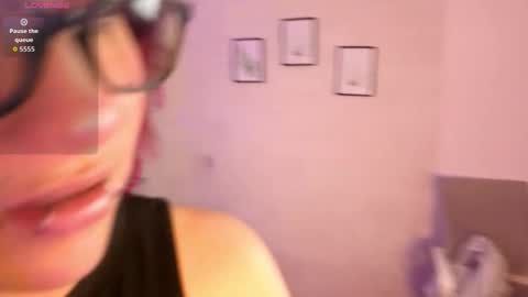 robin D online show from December 1, 2:09 pm