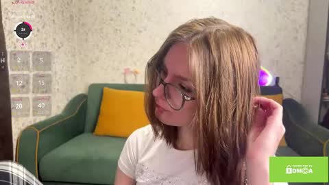 robynsentinella online show from April 13, 3:08 am