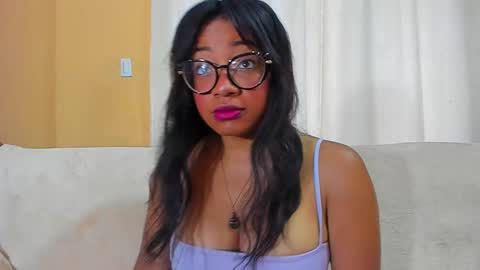Snapshot of romantic_stargirl chatting on January 29, 11:41 am Is A Belle online show from January 29, 11:41 am