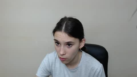 Snapshot of rosalais_ chatting on September 16, 6:32 am Rose online show from September 16, 6:32 am