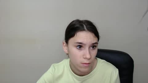 Snapshot of rosalais_ chatting on September 17, 6:33 am Rose online show from September 17, 6:33 am