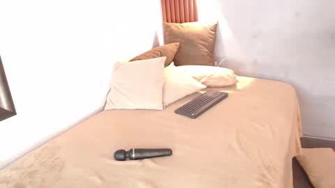 rose_crimson online show from December 2, 11:07 pm