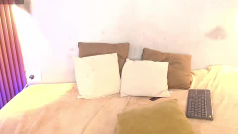 Snapshot of rose_crimson chatting on October 7, 11:20 pm rose_crimson online show from October 7, 11:20 pm