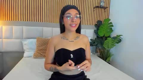 roseaurora online show from November 14, 1:11 pm