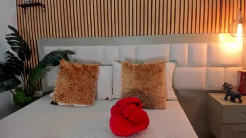 roseaurora online show from January 8, 5:50 pm