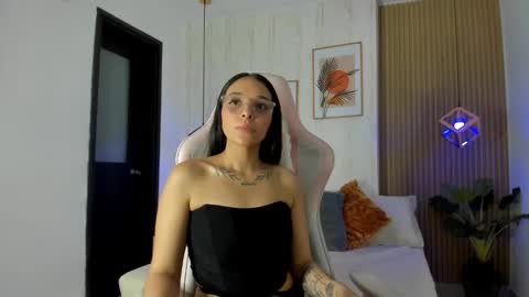 roseaurora online show from November 29, 7:40 pm