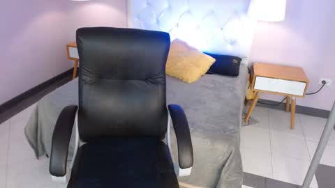 sofia online show from December 4, 3:42 am