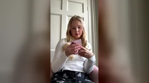 Rose Hayes online show from December 14, 10:32 am