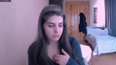 Snapshot of roselina_ chatting on March 11, 6:08 am Rose online show from March 11, 6:08 am