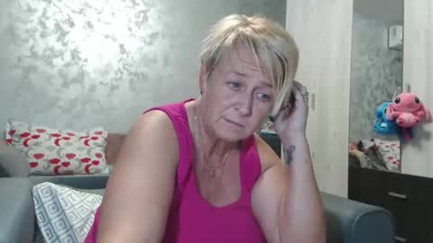 Lovepinklilly online show from September 29, 7:30 pm