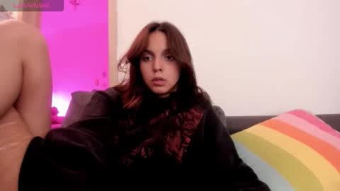 Roshelle online show from September 24, 11:59 pm