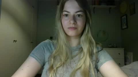 Snapshot of rosie_june chatting on September 22, 6:45 am Rosie online show from September 22, 6:45 am