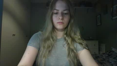 Snapshot of rosie_june chatting on October 16, 6:49 am Rosie online show from October 16, 6:49 am