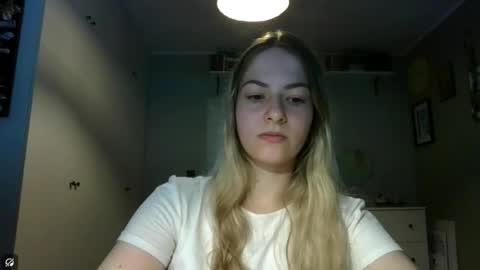 Snapshot of rosie_june chatting on September 19, 7:40 am Rosie online show from September 19, 7:40 am